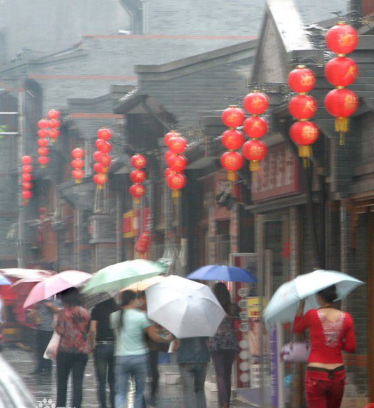 梅雨（持续天阴有雨的天气现象）