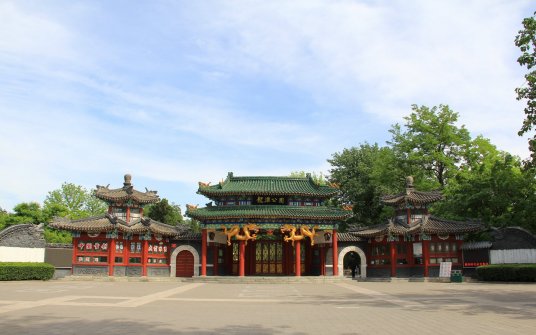 龙潭公园（北京东城区龙潭路的公园）