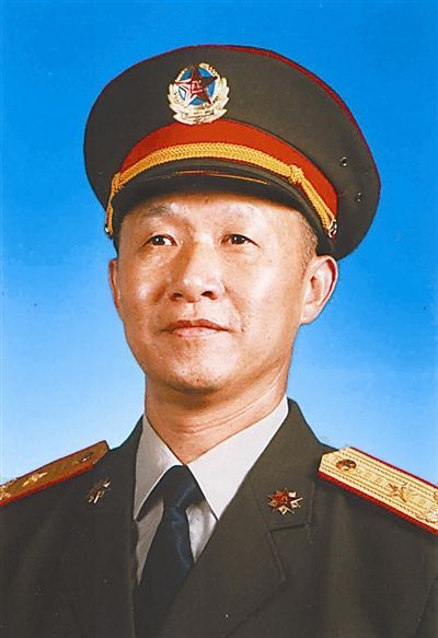 杨业功（中国人民解放军原第二炮兵副参谋长）