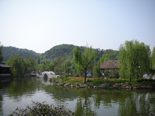 绍兴东湖风景区