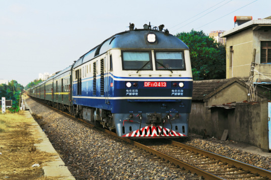 东风11型内燃机车（中国铁路使用的柴油机车车型之一）