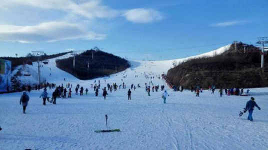 哈尔滨月亮湾滑雪场