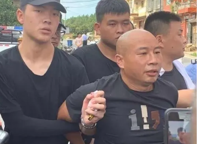 江西杀人嫌犯落网，警察是如何把罪犯逮捕的呢？