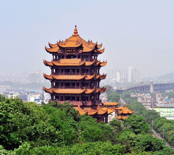 黄鹤楼中“晴川历历汉阳树，芳草萋萋鹦鹉洲”下一句是什么？