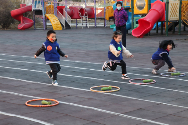 幼儿园户外活动的陆重经希检强重要性