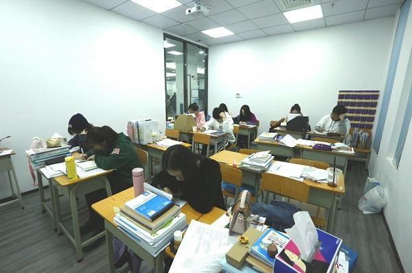 高三复读来自生高考报名学籍所在学校怎么填？填现在的还是原来的？！班级怎么填？！